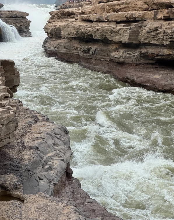 Hukou Waterfall travel