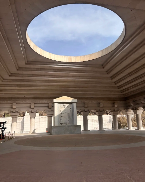 Travel photos of Yan'an: hotels near Yellow Emperor Mausoleum for foreigners