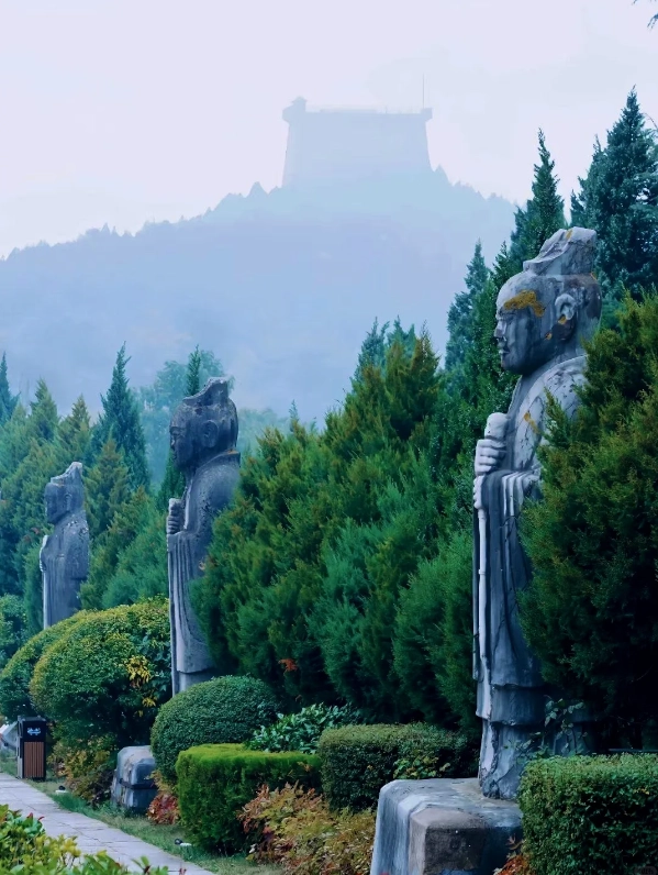 Travel photos of Xianyang: Empress Wu Zetian tomb