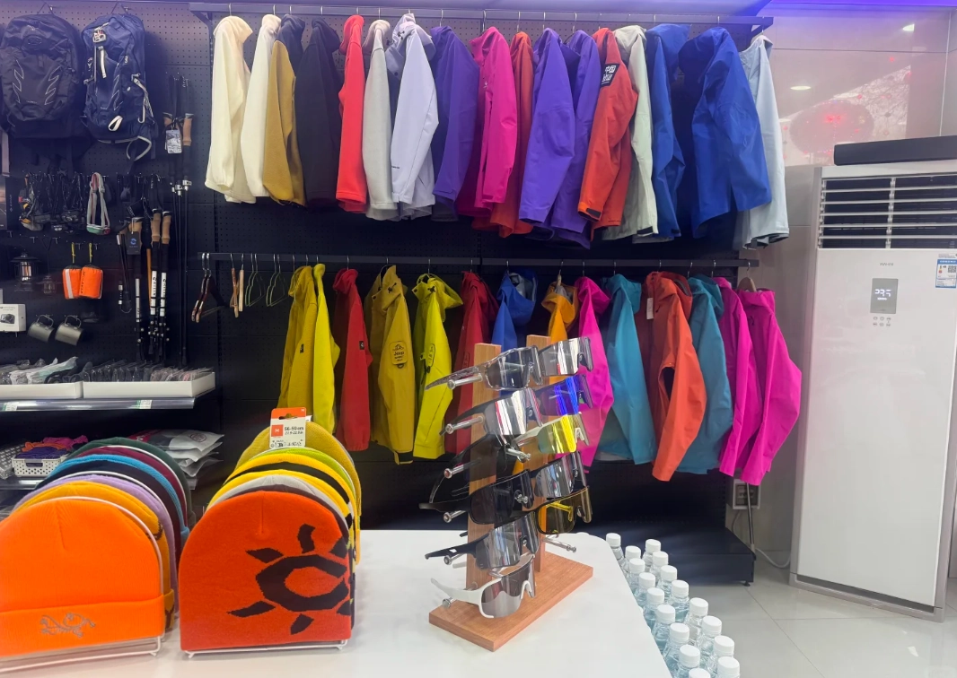Travel photos of Weinan: Huashan hiking gear