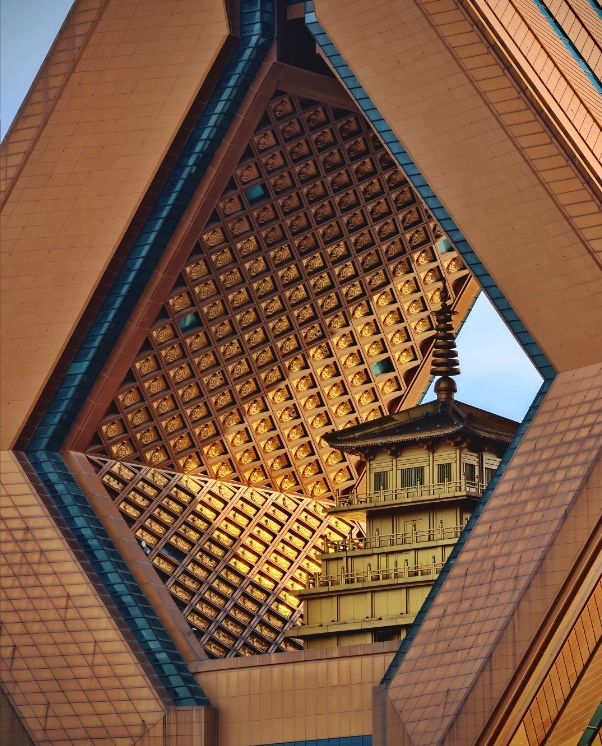 Famen Temple Shopping Guide: Souvenirs, Markets, and Tips