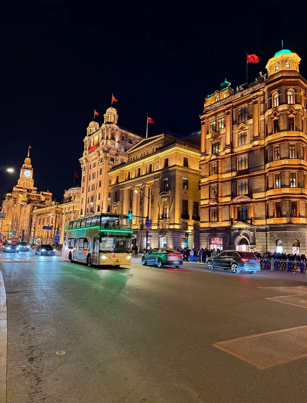 Bund walking tour Bund walking tour