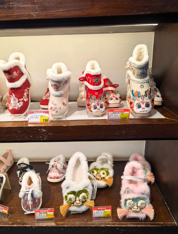 Gubei Water Town souvenirs
