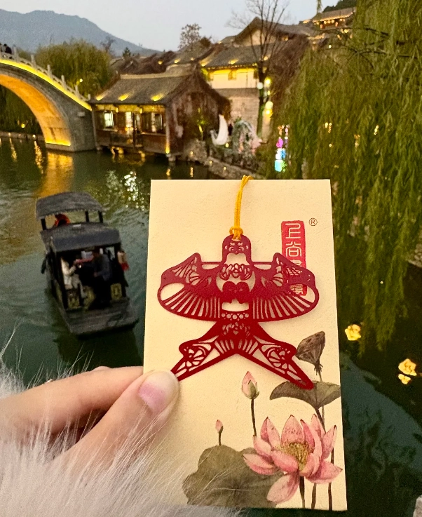 Unique Gifts & Souvenirs to Buy at Gubei Water Town and Simatai Great Wall