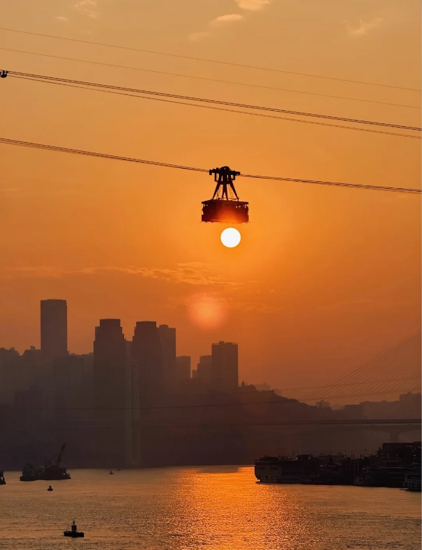 Travel photos of Chongqing: how to ride Yangtze River Cableway