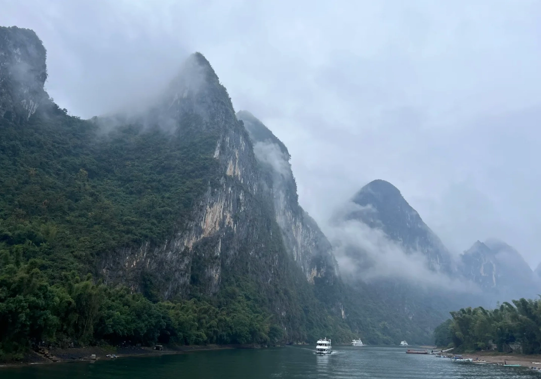 Travel photos of Guilin: Li River bamboo raft