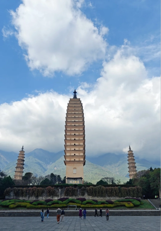 Travel photos of Dali: Three Pagodas Dali