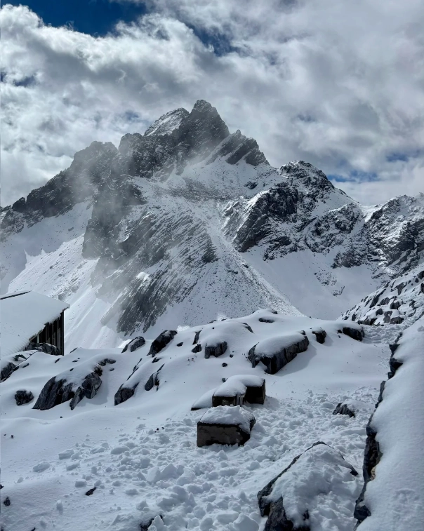 Lijiang to Yulong Snow Mountain Lijiang to Yulong Snow Mountain