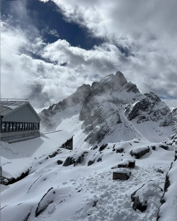Lijiang to Yulong Snow Mountain Lijiang to Yulong Snow Mountain