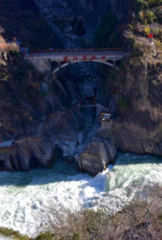 Photo of Tiger Leaping Gorge: Yunnan hiking trails