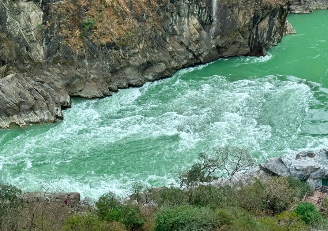 Tiger Leaping Gorge trail Tiger Leaping Gorge trail