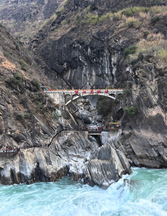 Tiger Leaping Gorge trail Tiger Leaping Gorge trail