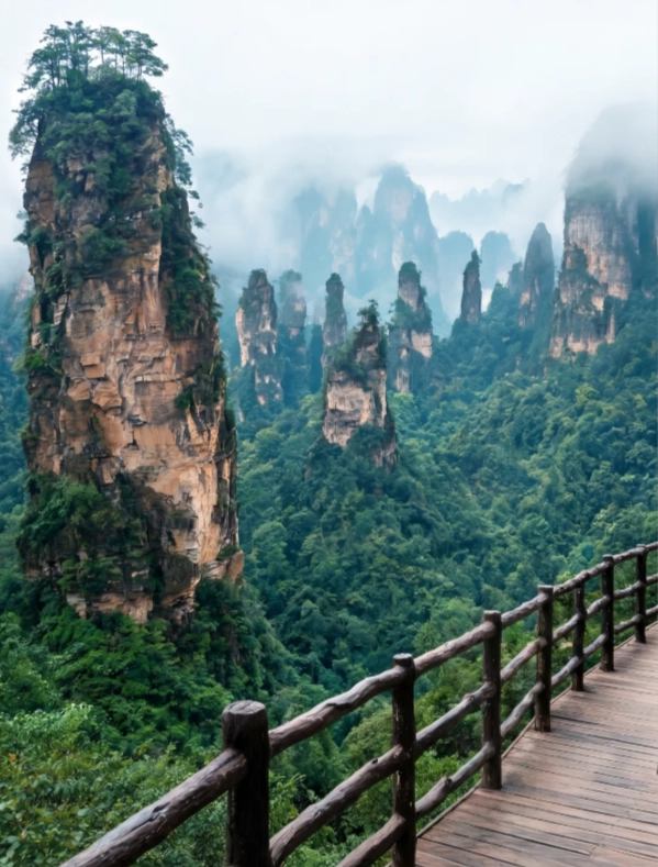 Best Zhangjiajie Itinerary: Avoid Crowds at Avatar Mountains