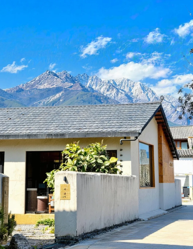 Where to Stay Near Yulong Snow Mountain: Save Money, Time & Get the Best View