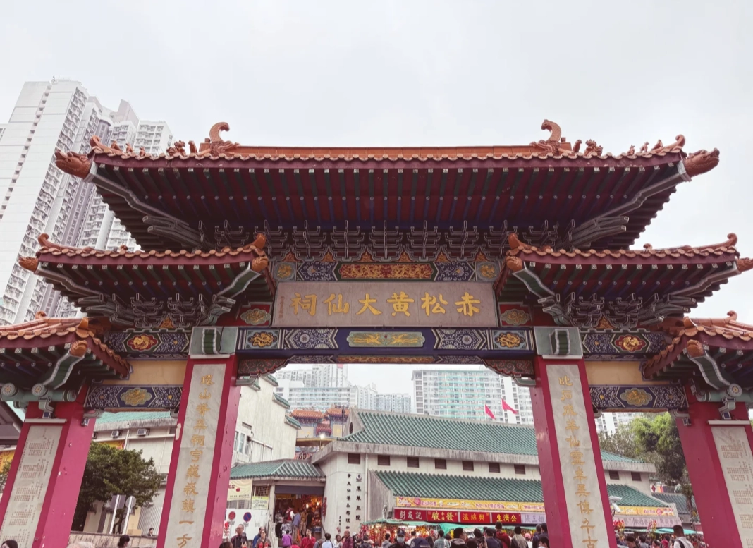 Victoria Peak tips Victoria Peak tips