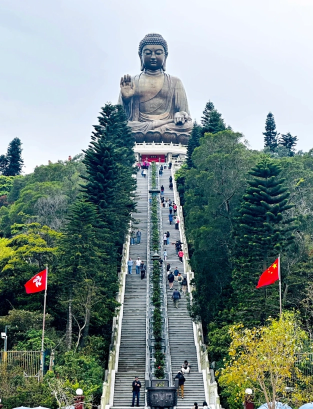 Tian Tan Buddha: Why This Giant Bronze Statue Is a Must-Visit