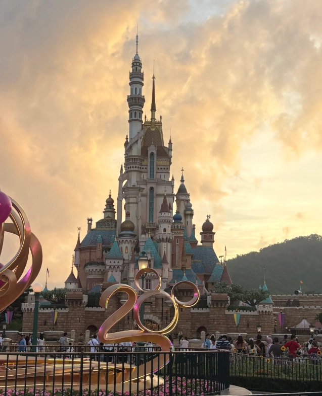 Is it worth going to Hong Kong Disneyland?: Honest Guide from a Local Expert