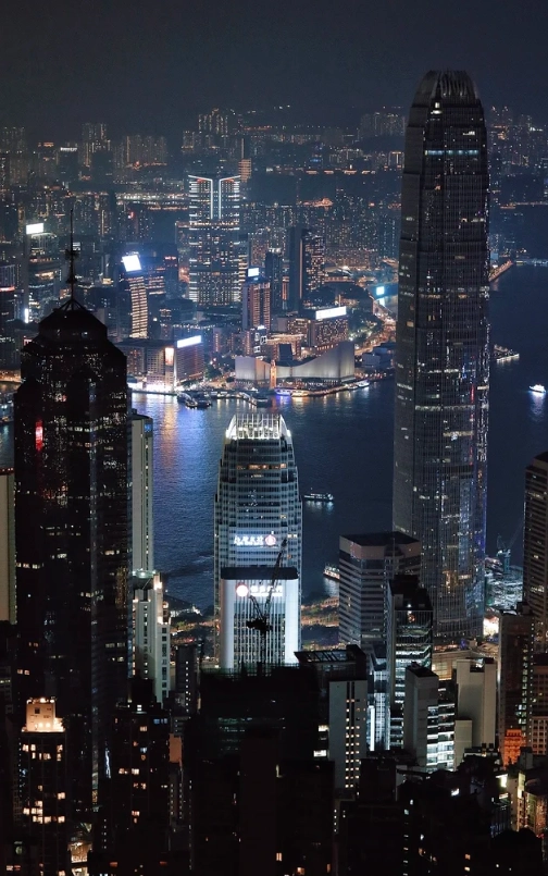Victoria Peak tips Victoria Peak tips