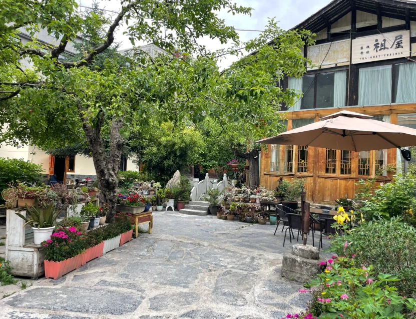 where to stay near Huanglong where to stay near Huanglong