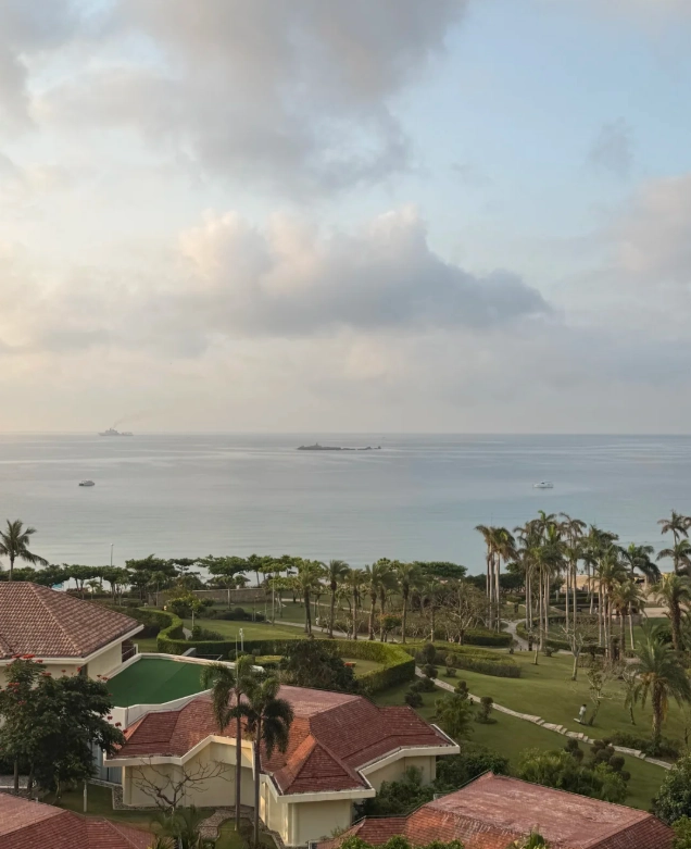 yalong bay resorts