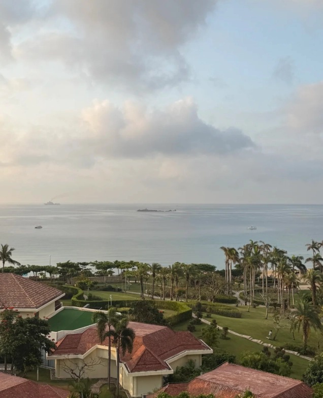 yalong bay resorts