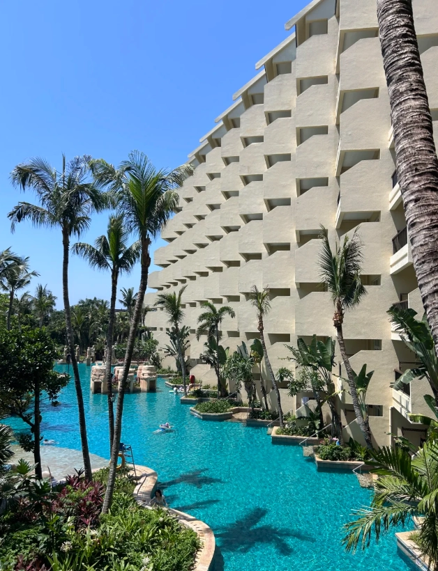 budget hotels near yalong bay
