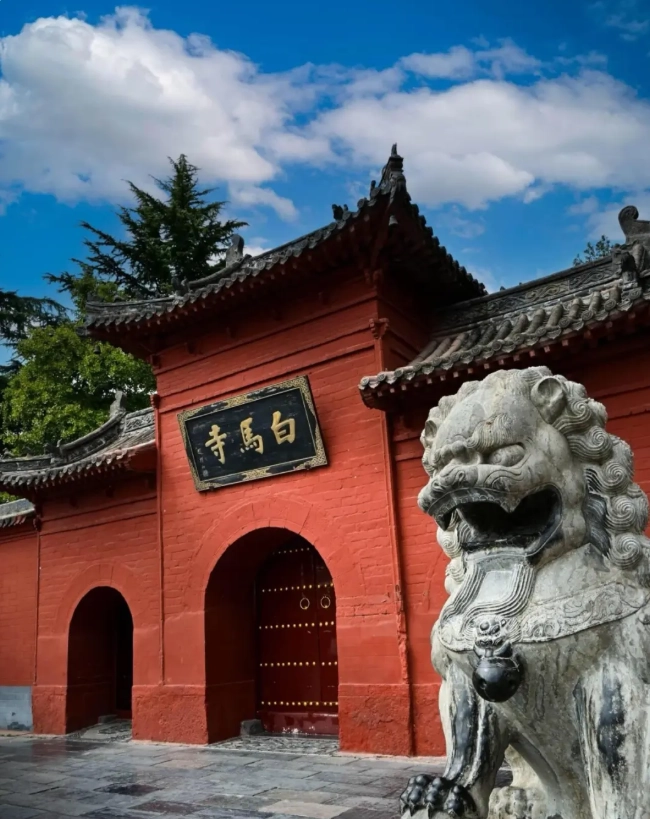 White Horse Temple Worth Visiting?: A Guide's Honest Take
