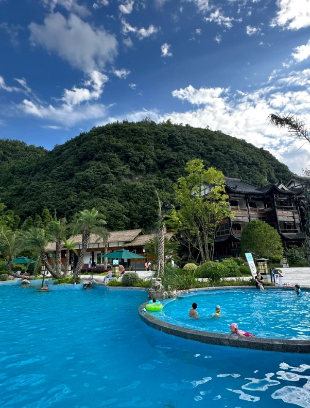 Where to Stay Near Dragon Palace Cave: 3 Best Areas & Hotels for Any Budget
