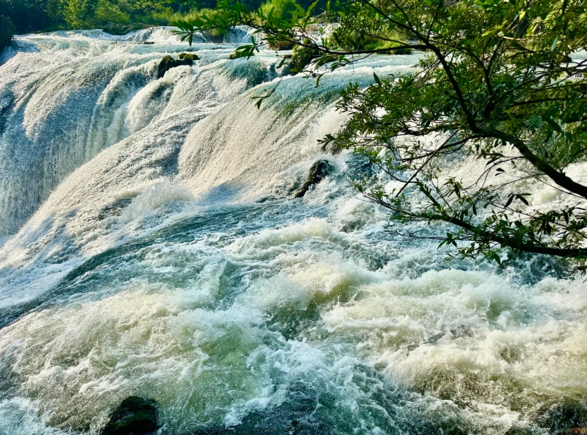 5 Days in Anshun: Waterfalls, Caves & Ancient Villages