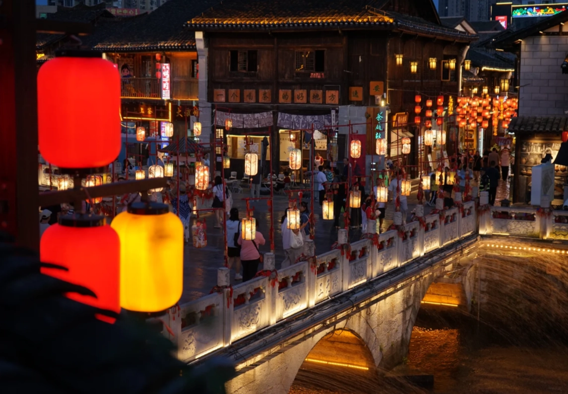Top 5 Attractions in Anshun: Waterfalls, Caves & Ancient Towns