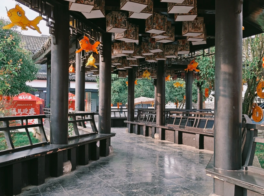 when to visit Huangguoshu Waterfall