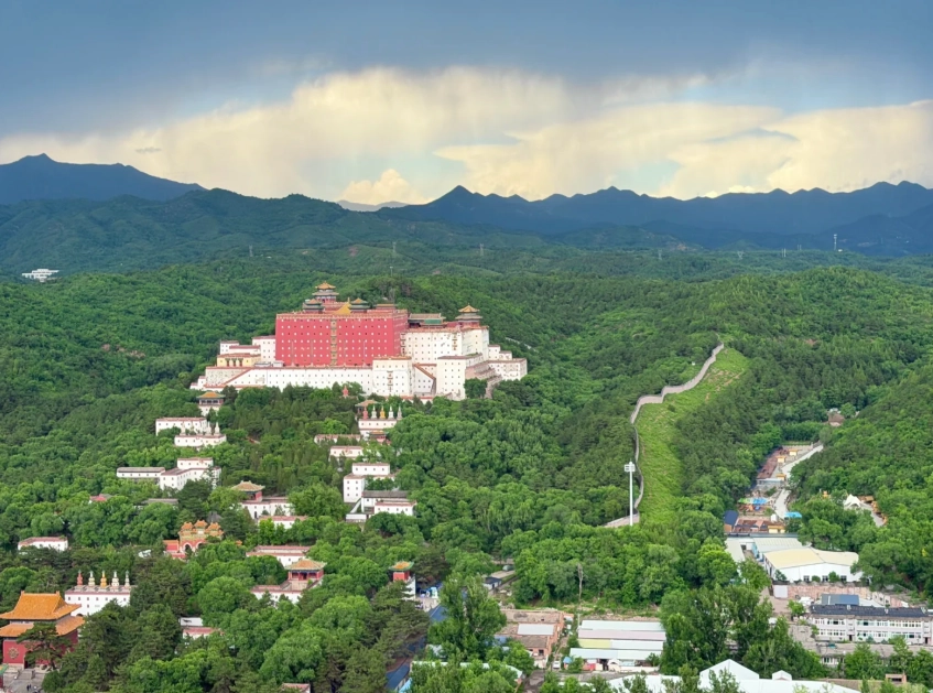 Chengde 3-Day Itinerary: Mountain Resort & Beyond