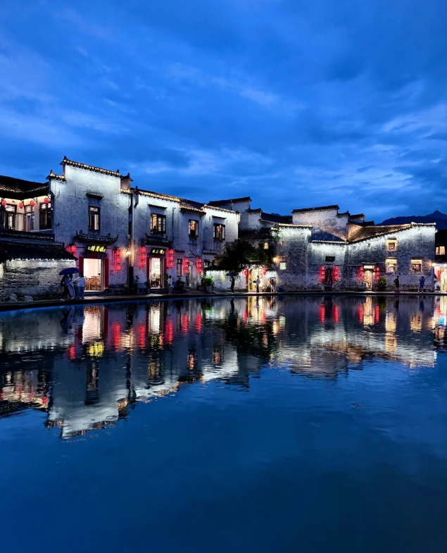 Hongcun Ancient Village: How to Visit This Water Town Without the Crowds