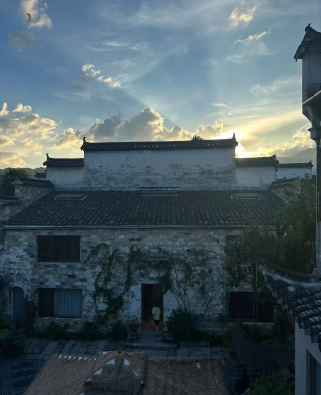 Where to Stay Near Hongcun Ancient Village: Best Areas & Hotels