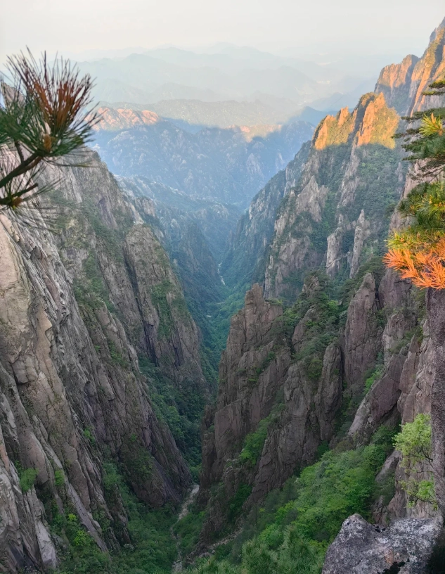 Photo of Yellow Mountain: Huangshan hiking trail