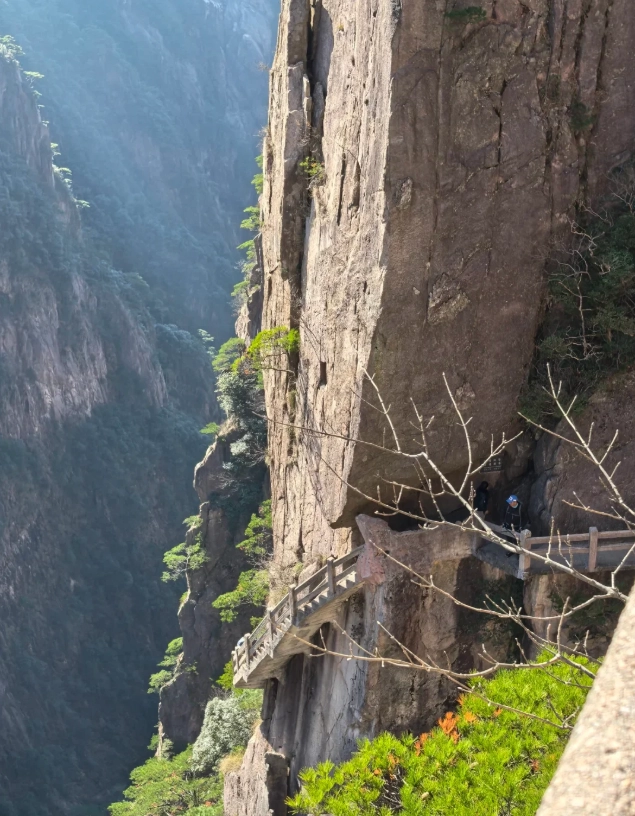 Photo of Yellow Mountain: hiking in Huangshan