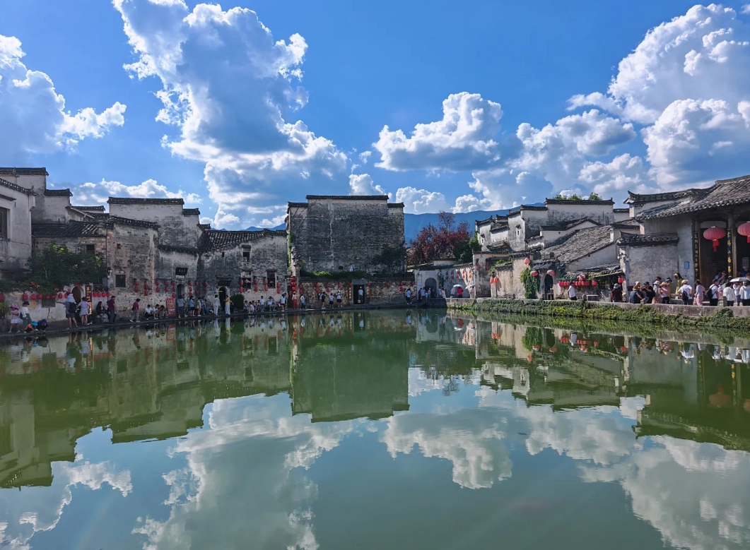 Hongcun village tour from Huangshan
