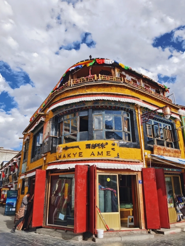 Where to Stay Near Sera Monastery: Top Areas & Hotels