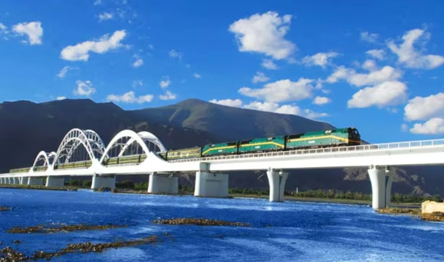 how to get to Lhasa by train