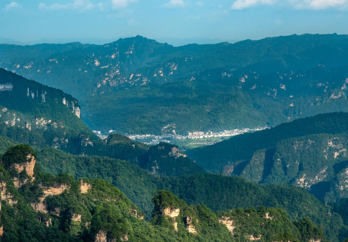 where to stay in zhangjiajie as a foreigner