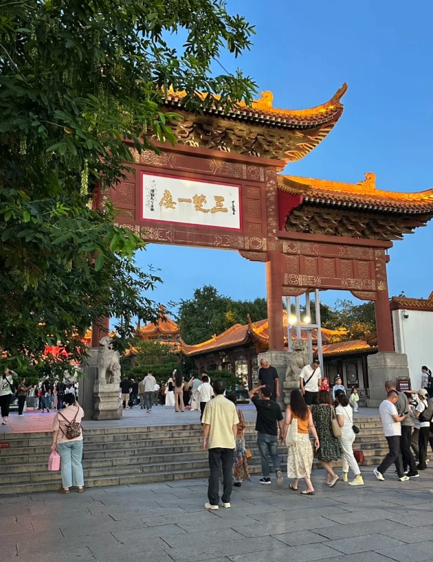 Yellow Crane Tower transportation