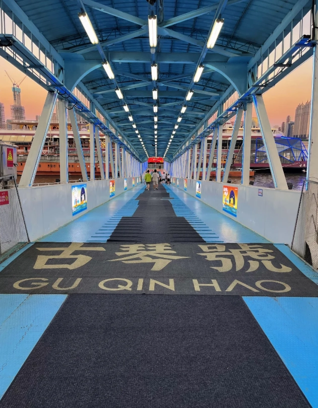 how to use Wuhan public transport