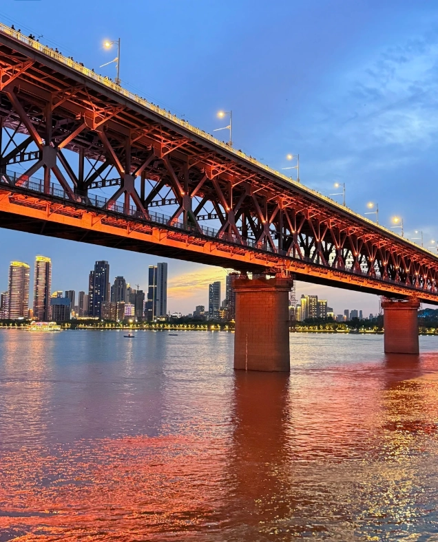 Photo of Wuhan Yangtze River Bridge: Wuhan Yangtze River Bridge light show