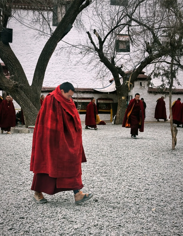 Lhasa monastery debating
