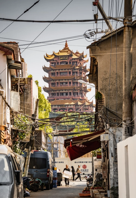 Photo of Yellow Crane Tower: walking route from Yellow Crane Tower to bridge