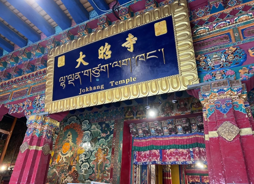Best Time to Visit Jokhang: Avoid Crowds & Save Money