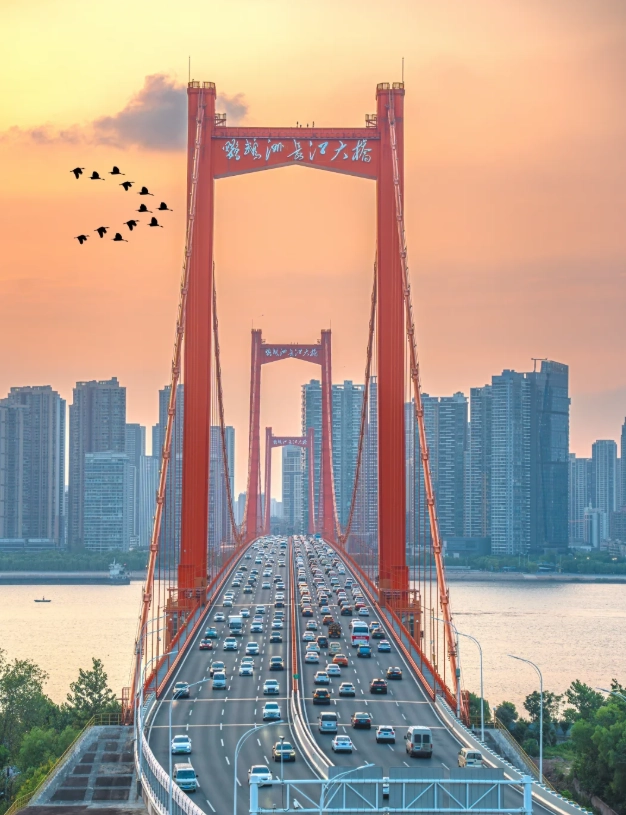 Travel photos of Wuhan: Wuhan bridge walking tour