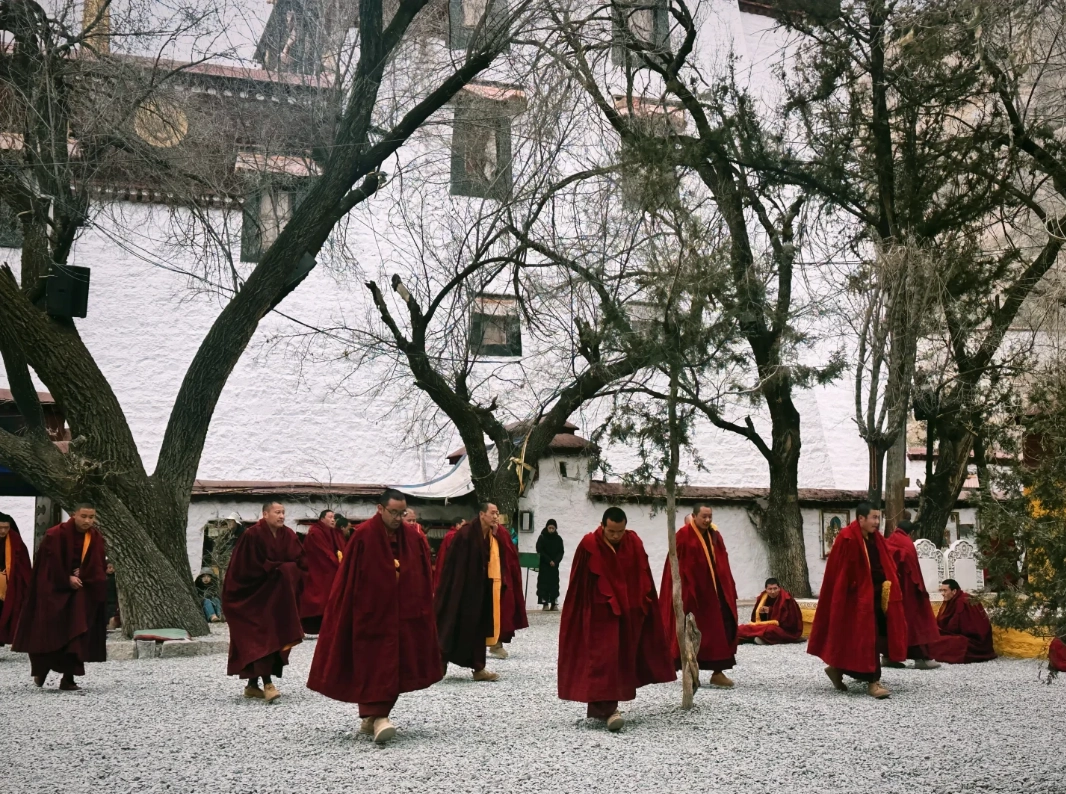 Sera Monastery debate session