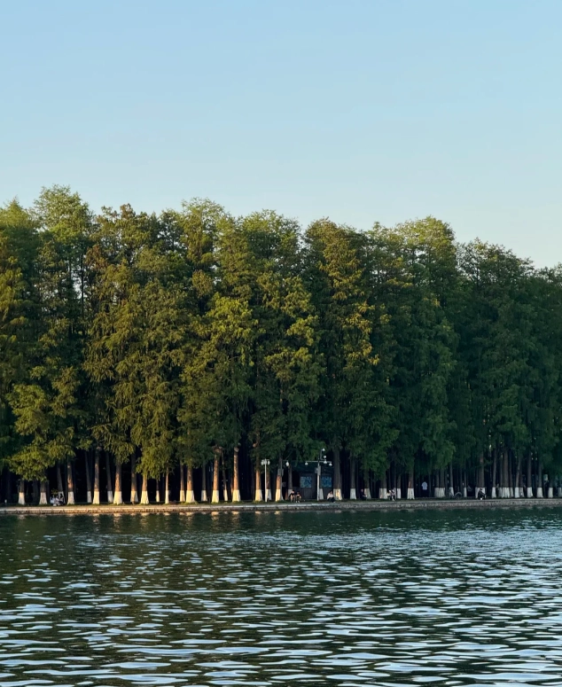 best time to visit East Lake