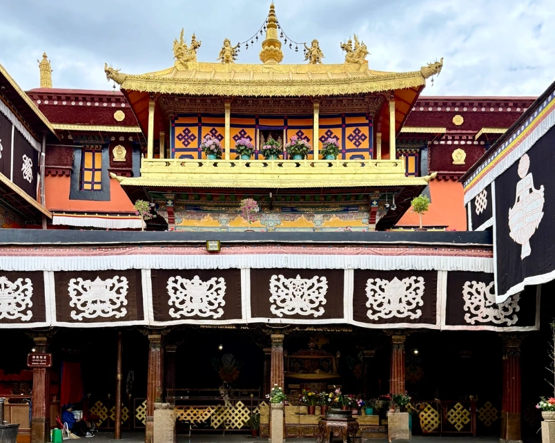 Classic Lhasa Itinerary: 4 Days of Tibetan Culture & Must-Sees